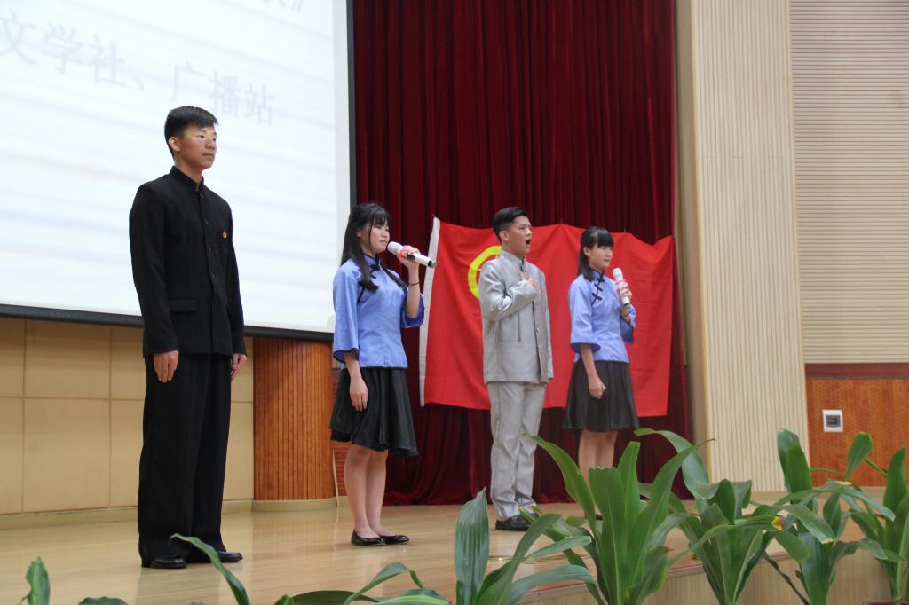 《五四赞歌》首次尝试以国语、粤语双语朗诵,取得了良好的效果