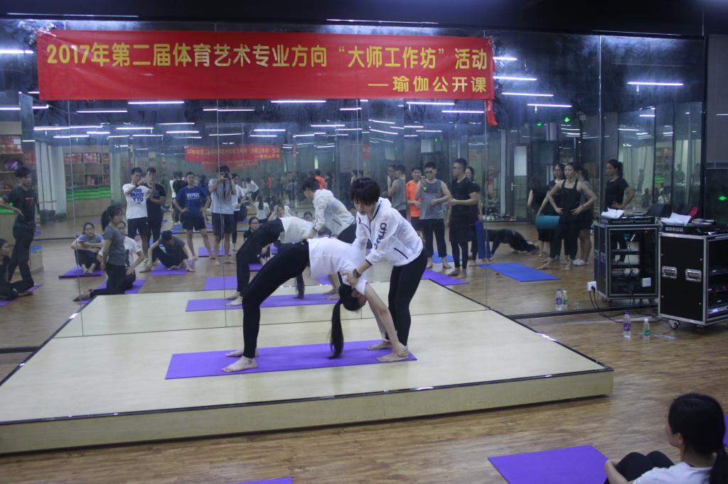 授课导师,深圳普诺瑜伽学院教学总监Nicole老师,为大家带来“深度后弯体式的奥秘