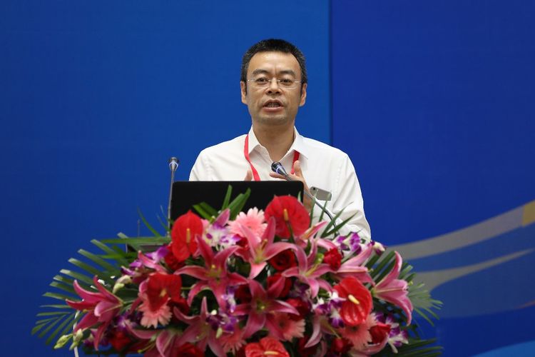广州交易所集团有限公司董事长刘晓鸿作《粤港澳大湾区体育产业发展枢纽型的驱动器:工作体育产业资源交易平台》主题演讲