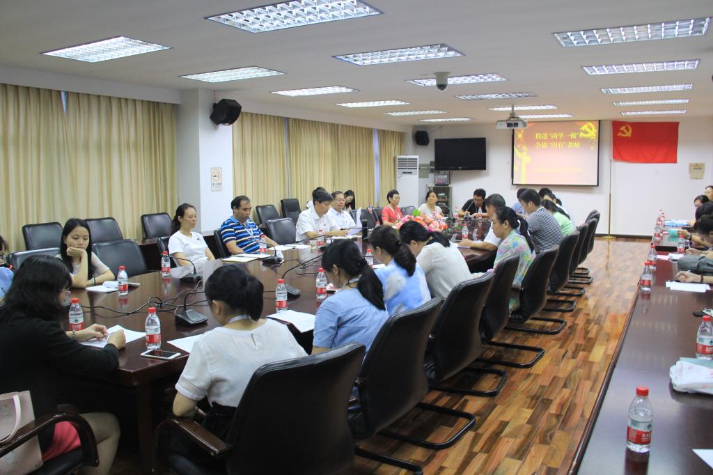 附校支部活动“深入推进‘两学一做’,争当‘四有’好教师”