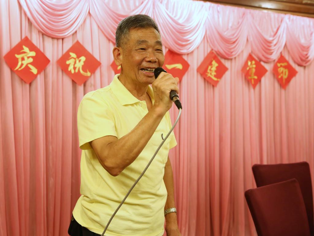 复转军人代表、原学院工会主席李溪发言
