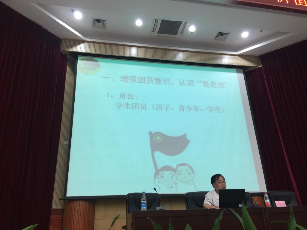 主讲嘉宾杨伟雄书记