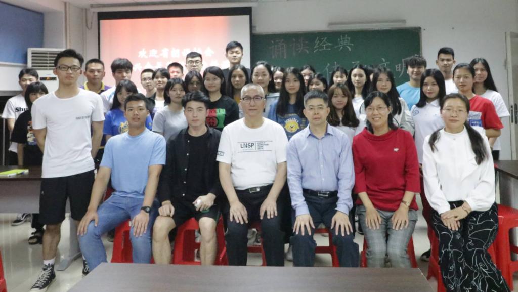 史子兴会长与全体师生合影